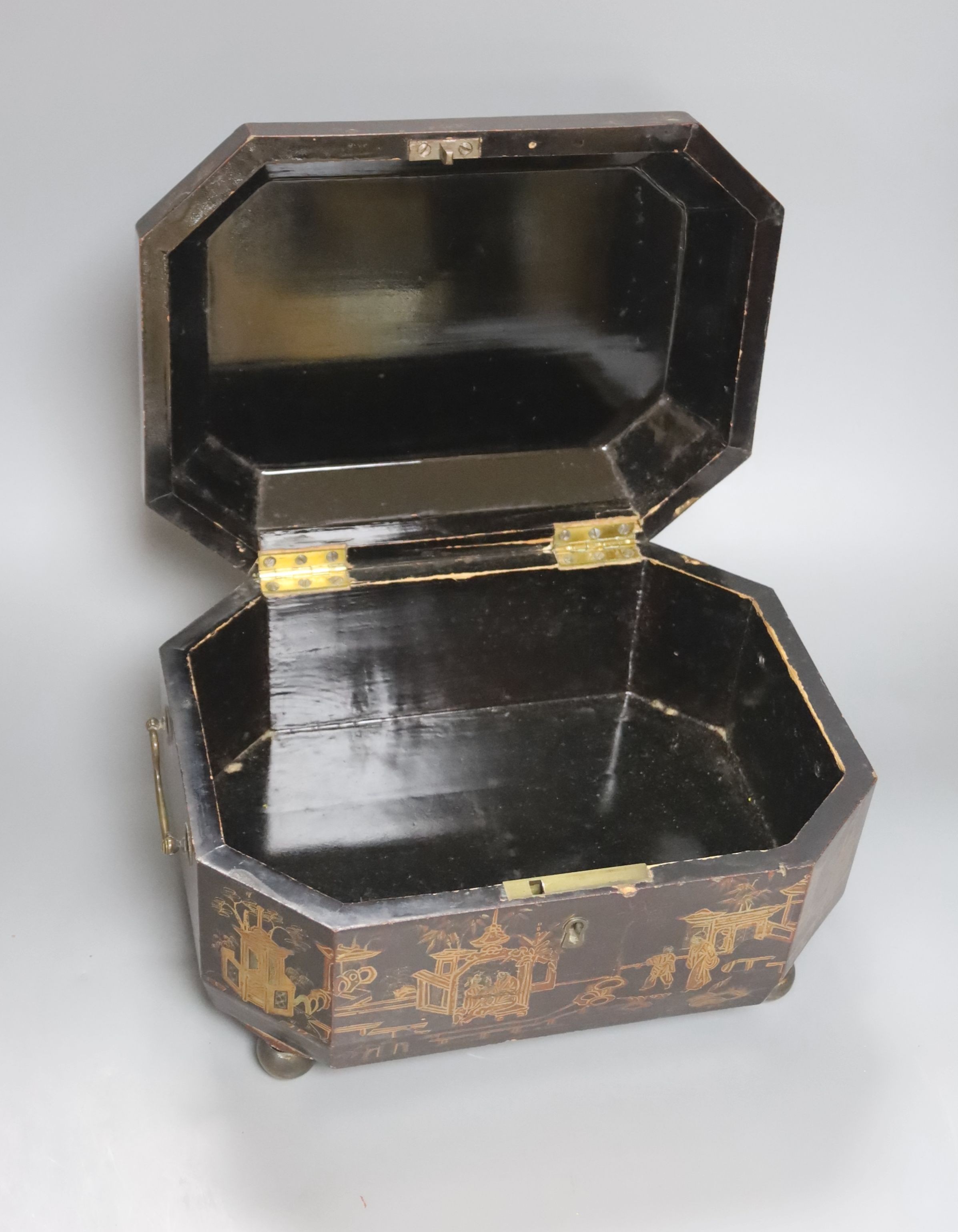 An early 19th century chinoiserie gilt japanned box 27cm